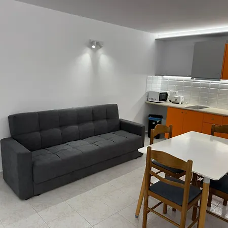 Dk House